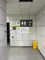 북한산보국문역 역사 내부에 위치한 화장실 입구